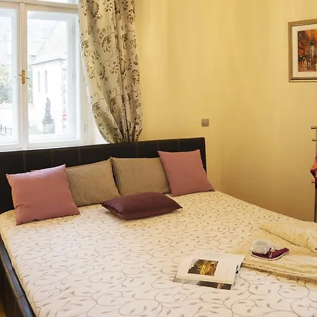 Modern Apartment Vsehrdova Prague Exterior photo