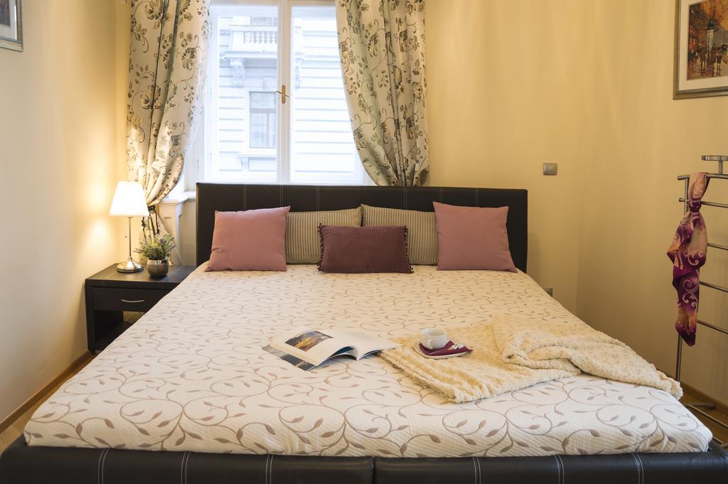 Modern Vsehrdova Apartament Praga