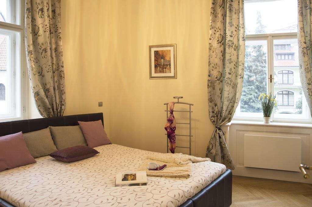 Modern Vsehrdova Apartament Praga