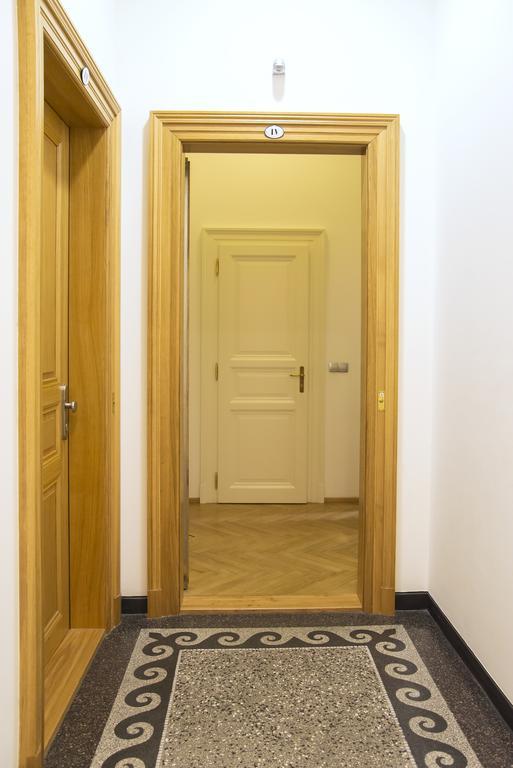 Modern Vsehrdova Apartamento *